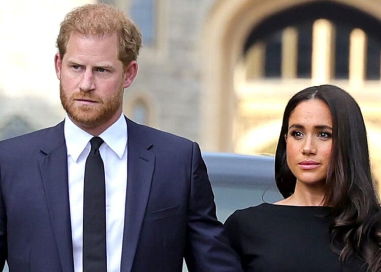 Prince Harry and Meghan arrive to view flowers and tributes to Queen Elizabeth on Sept. 10, 2022.