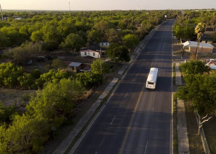 Abbott Halts Migrant Buses From Texas to Illinois, But Not Because of Pritzker's Whining – HotAir