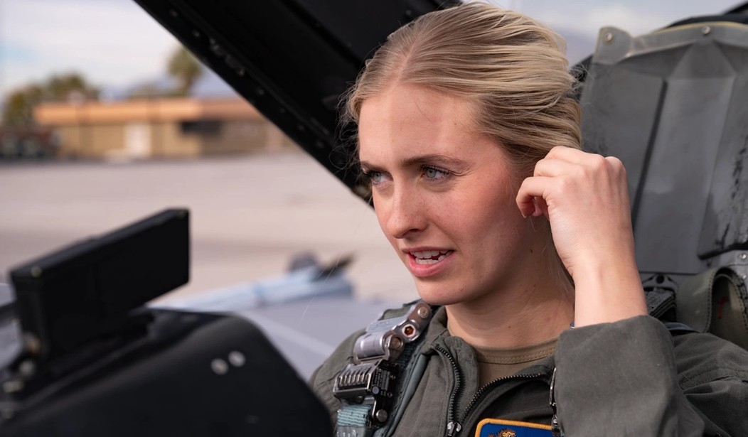 Air Force Pilot Crowned Miss America in First Win for Active Duty Military Member Officer – HotAir