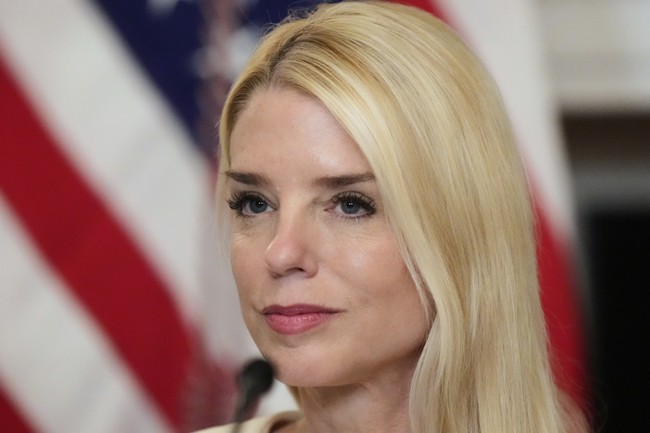 Regrets, Apple Has a Few Over ICEBlock After Call From Bondi – HotAir